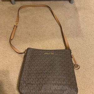 MICHAEL KORS jet set messenger